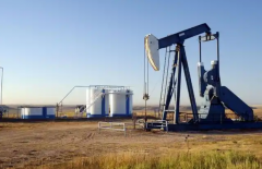 美原油价格在本周继续承压，WTI最新报于56.72美元